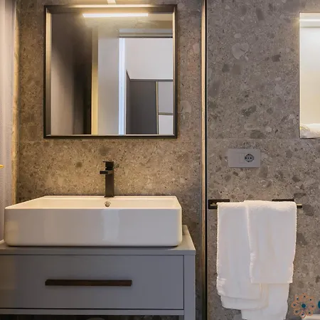 Palazzo Piccinni 97 By Apulia Penzion Bari